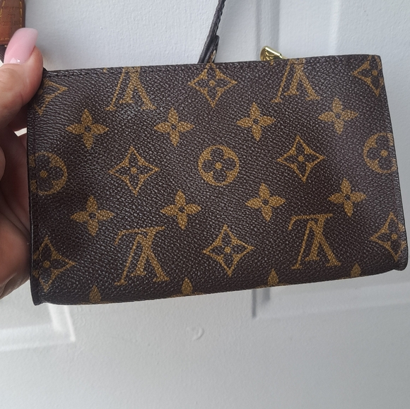 Small Louis Vuitton Crossbody Purse/Pouch💛🤎 - Picture 11 of 16